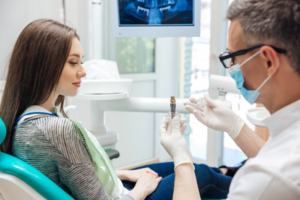 Dentist explaining a patient’s dental implant sensitivity 